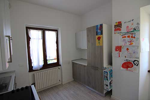 Housing sociale costa valle imagna vista della cucina