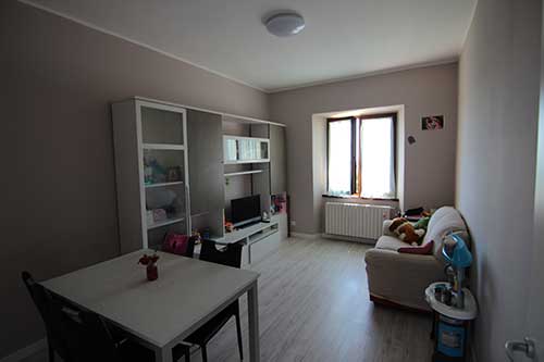 Housing sociale costa valle imagna salotto